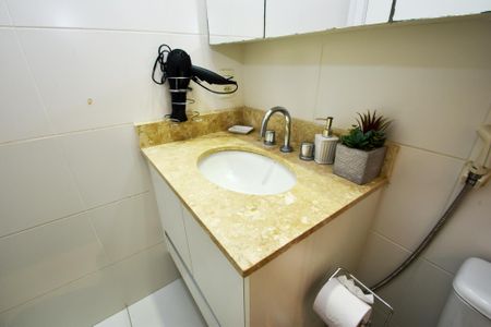 Apartamento à venda com 71m², 2 quartos e 2 vagasbanheiro quarto 2