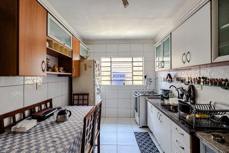 Casa para alugar com 170m², 4 quartos e 2 vagas Casa para alugar com 170m², 4 quartos e 2 vagasCozinha