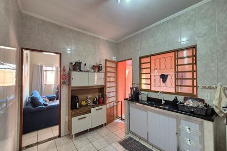 Casa à venda com 150m², 4 quartos e 4 vagas Casa à venda com 150m², 4 quartos e 4 vagasCozinha
