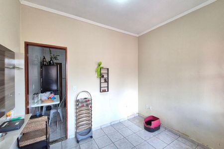 Casa à venda com 150m², 4 quartos e 4 vagas Casa à venda com 150m², 4 quartos e 4 vagasSala