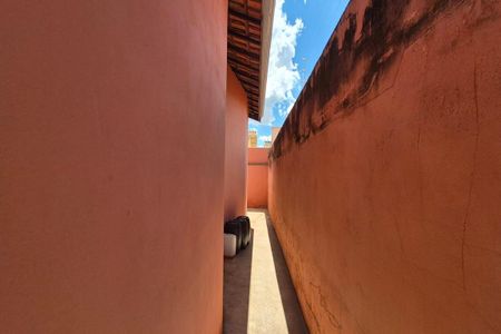 Casa à venda com 150m², 4 quartos e 4 vagas Casa à venda com 150m², 4 quartos e 4 vagasCorredor