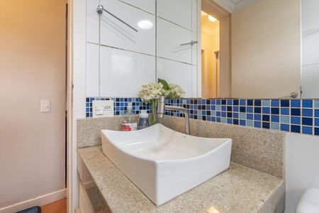 Apartamento para alugar com 74m², 3 quartos e 1 vagaBAnheiro