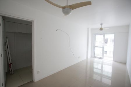 Sala de apartamento para alugar com 2 quartos, 63m² em Pechincha, Rio de Janeiro
