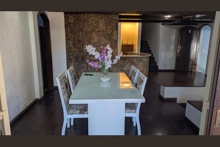 Casa à venda com 470m², 4 quartos e 4 vagasSala