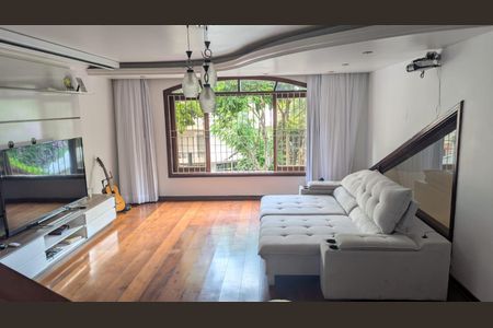 Casa à venda com 470m², 4 quartos e 4 vagasSala