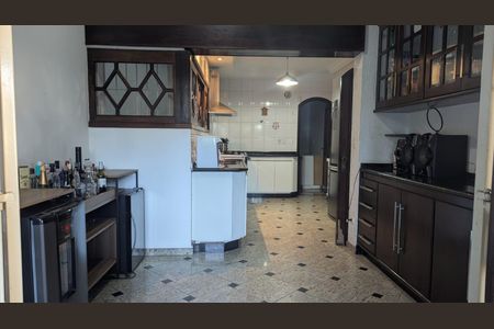 Casa à venda com 470m², 4 quartos e 4 vagasCozinha