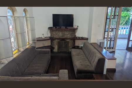 Casa à venda com 470m², 4 quartos e 4 vagasSala