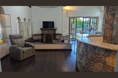 Casa à venda com 470m², 4 quartos e 4 vagasSala