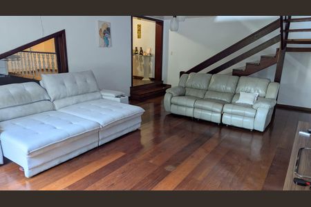 Casa à venda com 470m², 4 quartos e 4 vagasSala