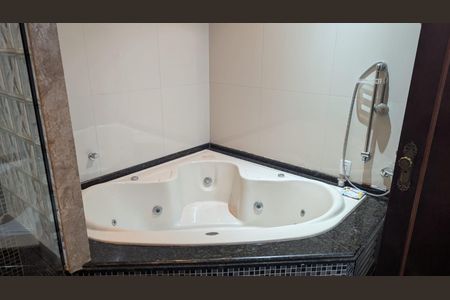 Casa à venda com 470m², 4 quartos e 4 vagasBanheiro