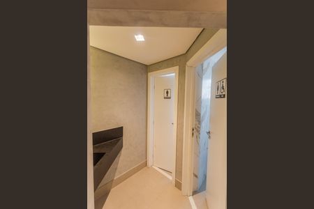 Apartamento à venda com 182m², 3 quartos e 2 vagas Apartamento à venda com 182m², 3 quartos e 2 vagasÁrea comum - Banheiro do Salão de festas