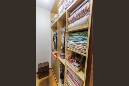 Apartamento à venda com 182m², 3 quartos e 2 vagas Apartamento à venda com 182m², 3 quartos e 2 vagasCloset da Suíte