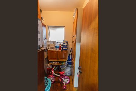 Apartamento à venda com 182m², 3 quartos e 2 vagas Apartamento à venda com 182m², 3 quartos e 2 vagasQuarto de Serviço