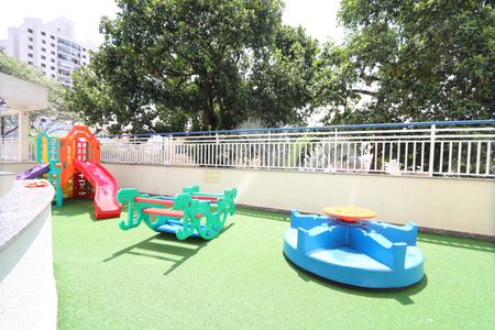 Apartamento à venda com 117m², 2 quartos e 4 vagasÁrea comum - Playground