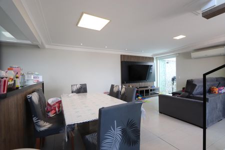 Apartamento à venda com 117m², 2 quartos e 4 vagasSala