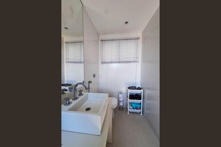 Casa de condomínio à venda com 450m², 5 quartos e 2 vagas Casa de condomínio à venda com 450m², 5 quartos e 2 vagasBanheiro da Suíte 2