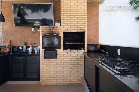 Casa de condomínio à venda com 450m², 5 quartos e 2 vagas Casa de condomínio à venda com 450m², 5 quartos e 2 vagasQuintal