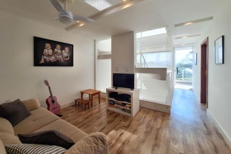 Casa de condomínio à venda com 450m², 5 quartos e 2 vagas Casa de condomínio à venda com 450m², 5 quartos e 2 vagasSala 2