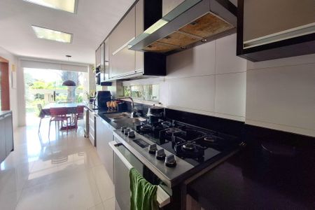 Casa de condomínio à venda com 450m², 5 quartos e 2 vagas Casa de condomínio à venda com 450m², 5 quartos e 2 vagasCozinha