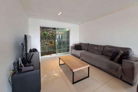 Sala 1 de casa de condomínio à venda com 5 quartos, 450m² em Charitas, Niterói