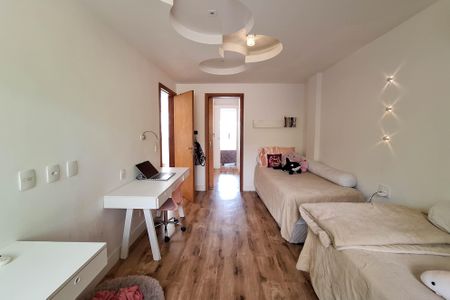 Casa de condomínio à venda com 450m², 5 quartos e 2 vagas Casa de condomínio à venda com 450m², 5 quartos e 2 vagasQuarto 1