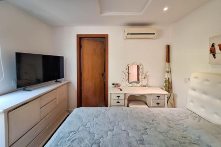 Casa de condomínio à venda com 450m², 5 quartos e 2 vagas Casa de condomínio à venda com 450m², 5 quartos e 2 vagasSuíte 3