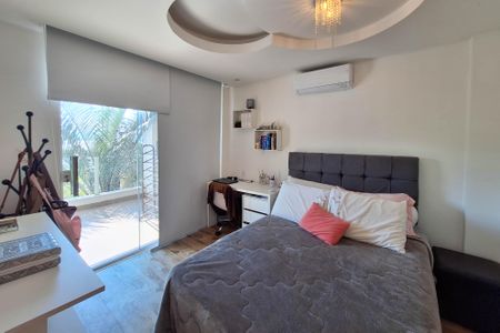 Casa de condomínio à venda com 450m², 5 quartos e 2 vagas Casa de condomínio à venda com 450m², 5 quartos e 2 vagasSuíte 2