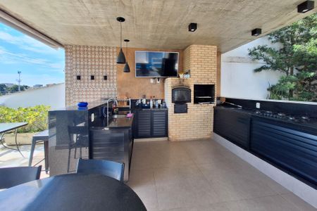 Casa de condomínio à venda com 450m², 5 quartos e 2 vagas Casa de condomínio à venda com 450m², 5 quartos e 2 vagasQuintal