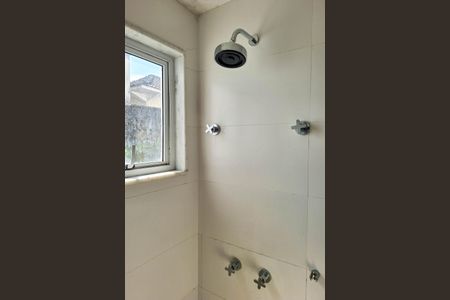 Casa de condomínio à venda com 450m², 5 quartos e 2 vagas Casa de condomínio à venda com 450m², 5 quartos e 2 vagasBanheiro da Suíte 2