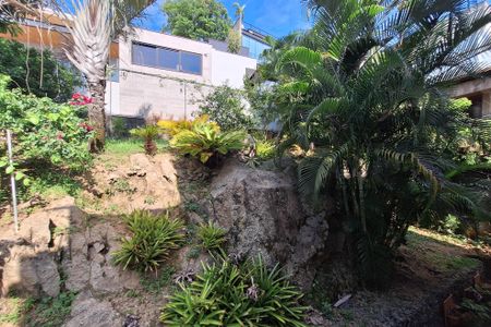 Casa de condomínio à venda com 450m², 5 quartos e 2 vagas Casa de condomínio à venda com 450m², 5 quartos e 2 vagasQuintal