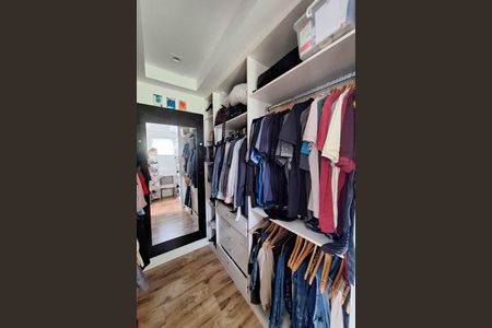 Casa de condomínio à venda com 450m², 5 quartos e 2 vagas Casa de condomínio à venda com 450m², 5 quartos e 2 vagasCloset da suíte 1