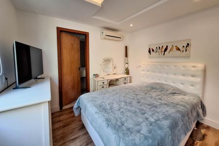 Casa de condomínio à venda com 450m², 5 quartos e 2 vagas Casa de condomínio à venda com 450m², 5 quartos e 2 vagasSuíte 3