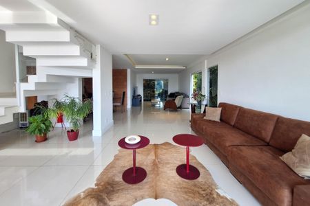 Sala 1 de casa de condomínio à venda com 5 quartos, 450m² em Charitas, Niterói