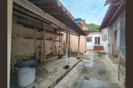 Casa à venda com 90m², 3 quartos e sem vagaQuintal