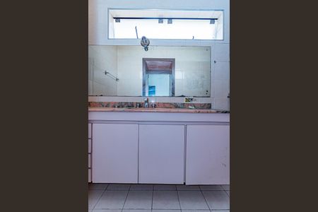 Casa para alugar com 180m², 4 quartos e 2 vagasBanheiro suite 1