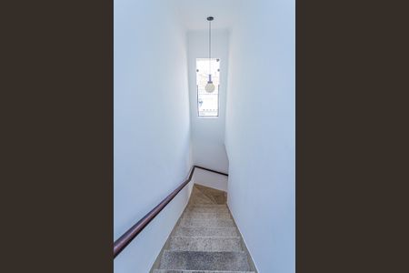 Casa para alugar com 180m², 4 quartos e 2 vagasEscada