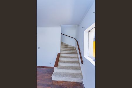 Casa para alugar com 180m², 4 quartos e 2 vagasEscada