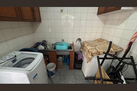 Casa à venda com 181m², 3 quartos e 2 vagas Casa à venda com 181m², 3 quartos e 2 vagasÁrea de Serviço