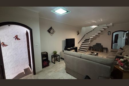 Casa à venda com 181m², 3 quartos e 2 vagas Casa à venda com 181m², 3 quartos e 2 vagasSala