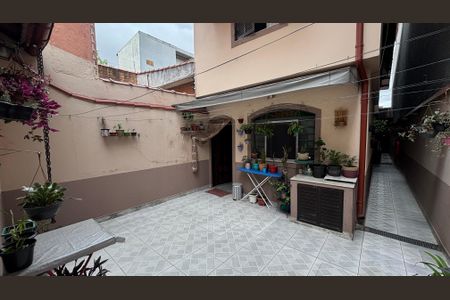 Casa à venda com 181m², 3 quartos e 2 vagas Casa à venda com 181m², 3 quartos e 2 vagasQuintal