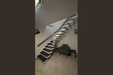 Escada de casa à venda com 3 quartos, 181m² em Jardim Ana Maria, Santo André