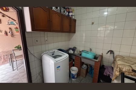 Casa à venda com 181m², 3 quartos e 2 vagas Casa à venda com 181m², 3 quartos e 2 vagasÁrea de Serviço