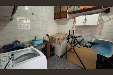 Casa à venda com 181m², 3 quartos e 2 vagas Casa à venda com 181m², 3 quartos e 2 vagasÁrea de Serviço