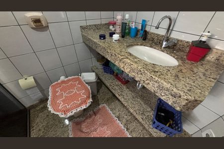 Casa à venda com 181m², 3 quartos e 2 vagas Casa à venda com 181m², 3 quartos e 2 vagasBanheiro da Suíte