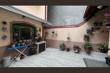 Casa à venda com 181m², 3 quartos e 2 vagas Casa à venda com 181m², 3 quartos e 2 vagasQuintal