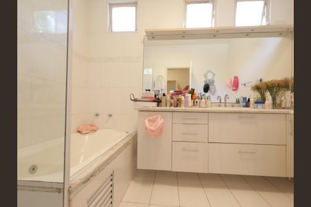 Casa para alugar com 350m², 3 quartos e 5 vagasBanheiro da Suíte 2