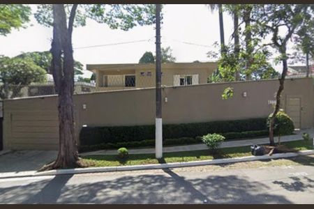 Casa à venda com 350m², 3 quartos e 5 vagas Casa à venda com 350m², 3 quartos e 5 vagasFachada