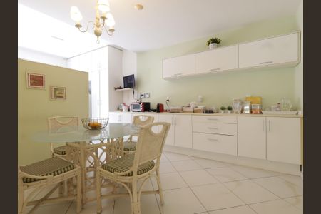 Casa para alugar com 350m², 3 quartos e 5 vagasCopa