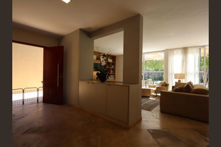 Casa para alugar com 350m², 3 quartos e 5 vagasHall