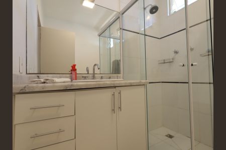 Casa à venda com 350m², 3 quartos e 5 vagasBanheiro da Suíte 1